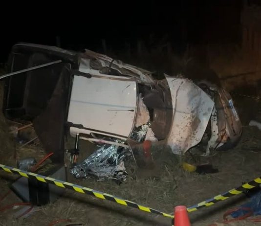 Motorista morre após invadir pista e bater em carreta na BR-163