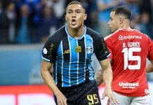 Grêmio vence Gre-Nal por 3 a 1 e garante última vaga na semifinal