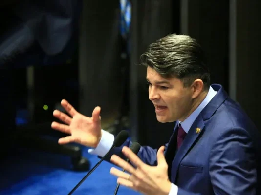 Em áudio atribuído a Medeiros, deputado afirma que seus eleitores “oram para alienígena e bebem detergente”