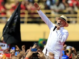 Lula assina decretos contra cambismo digital e garante água em shows