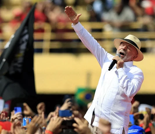 Lula assina decretos contra cambismo digital e garante água em shows