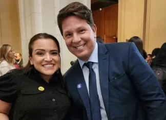 Dino proíbe Mário Frias de deixar o Brasil durante investigação da PF