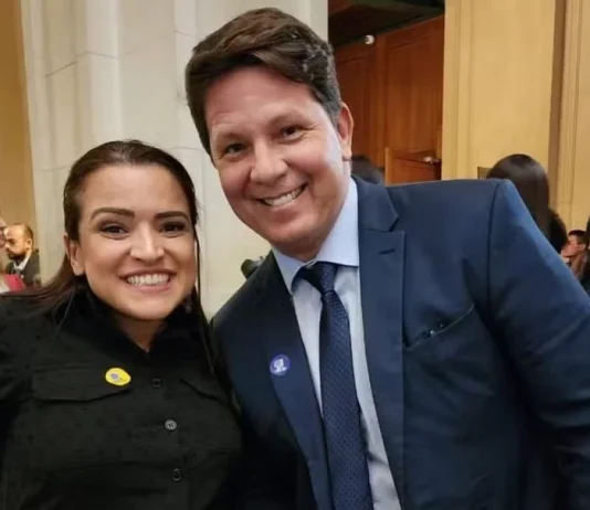 Dino proíbe Mário Frias de deixar o Brasil durante investigação da PF