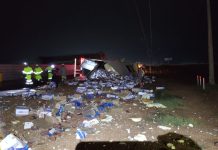 Carreta com carne tomba na BR-163 e carga é saqueada em Sorriso