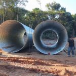 Em Vera: Ponte de madeira é substituída por tubos arco na região do Rio Engano