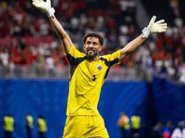 Vozinha entra na disputa pelo prêmio de melhor goleiro do mundo