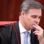 Tremor de mãos e envelope marcam tensão em julgamento no STF
