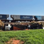 Caminhão é atingido por trem ao cruzar ferrovia em Itiquira