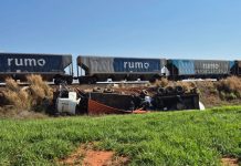 Caminhão é atingido por trem ao cruzar ferrovia em Itiquira