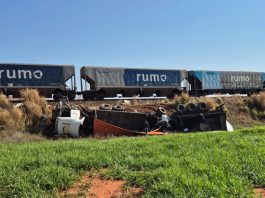 Caminhão é atingido por trem ao cruzar ferrovia em Itiquira