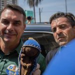 Respeitoso? ou Demagogo! Flávio ergue imagem de Nossa Senhora em ato com Tarcísio