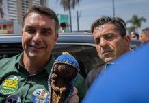 Respeitoso? ou Demagogo! Flávio ergue imagem de Nossa Senhora em ato com Tarcísio