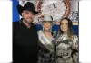 Familia “nada” tradicional: Rainha do rodeio revela trisal com irmã gêmea e agricultor em Goiás