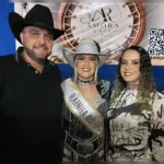 Familia “nada” tradicional: Rainha do rodeio revela trisal com irmã gêmea e agricultor em Goiás