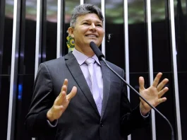 Falso moralismo: Cessão da esposa de José Medeiros ao Senado gera questionamentos sobre remuneração