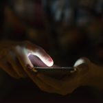 TikTok e Discord enfrentam novas medidas para proteger crianças na internet