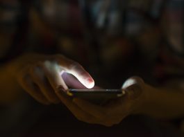 TikTok e Discord enfrentam novas medidas para proteger crianças na internet
