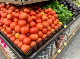 Batata e tomate mais que dobram de preço em um ano em Cuiabá