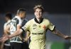 Vasco goleia Coritiba por 5 a 0 e deixa a zona de rebaixamento