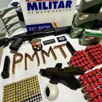 Polícia Militar apreende armas e mais de 300 munições após denúncia de violência doméstica