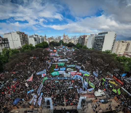 Protesto contra cortes na educação termina em confronto e prisões na Argentina
