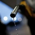 Gasolina resiste à pressão da guerra, mas governo amplia medidas para conter preços