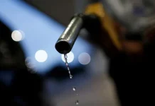 Gasolina resiste à pressão da guerra, mas governo amplia medidas para conter preços