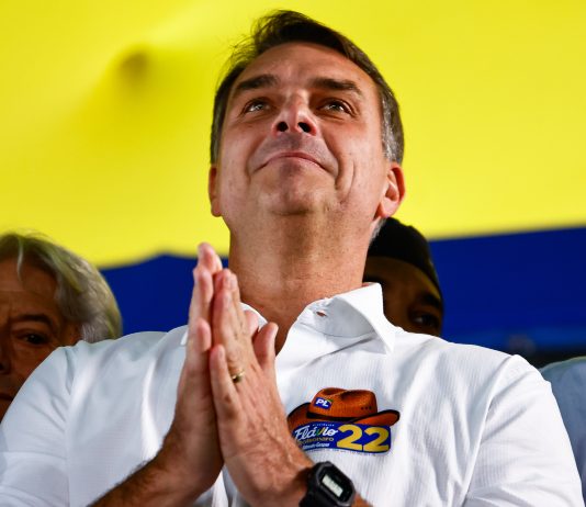 Oposição tenta adiar votação da escala 6×1 para depois do 2º turno