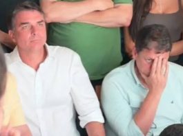 Flávio Bolsonaro contesta resultado e critica prorrogação da votação que ele também pediu