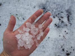 Chuva de granizo surpreende moradores de Novo Progresso (PA) nesta terça-feira