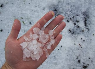 Chuva de granizo surpreende moradores de Novo Progresso (PA) nesta terça-feira