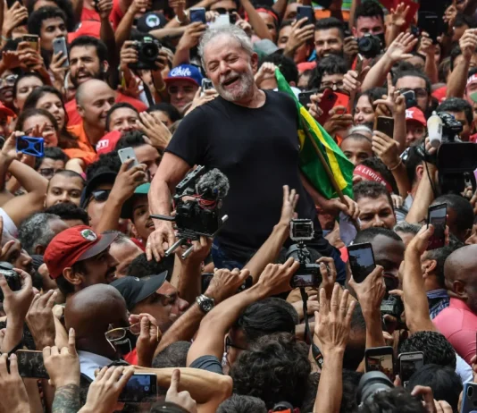 Lula vira sobre Flávio, vence segundo turno e conquista quarto mandato, projeta Datafolha