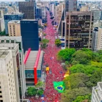 Lula reúne apoiadores na Paulista e alerta para cortes de direitos sociais