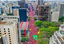 Lula reúne apoiadores na Paulista e alerta para cortes de direitos sociais