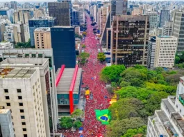Lula reúne apoiadores na Paulista e alerta para cortes de direitos sociais
