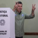 É o primeiro a confirmar: Eduardo Riedel é reeleito governador de Mato Grosso do Sul no 1º turno
