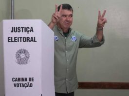 É o primeiro a confirmar: Eduardo Riedel é reeleito governador de Mato Grosso do Sul no 1º turno