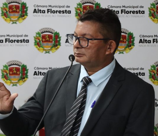 Wilson Fermino toma posse como vereador