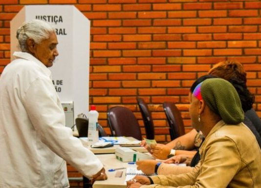 NO Amazonas, campanha “Vovó Vota” mobiliza idosas para reduzir abstenção nas eleições