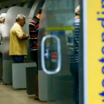 Bancos fecham na segunda-feira; veja como pagar contas no feriado da Padroeira