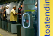 Bancos fecham na segunda-feira; veja como pagar contas no feriado da Padroeira
