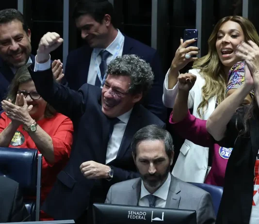 Senado aprova fim da escala 6×1 e prevê jornada de 40 horas semanais