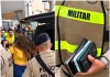 Duas mulheres são detidas após suspeita de furtos de celulares em ato de Flávio Bolsonaro