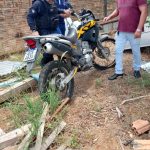 Polícia Militar recupera em terreno baldio, motocicleta furtada em Alta Floresta