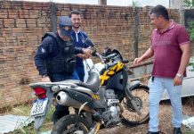 Polícia Militar recupera em terreno baldio, motocicleta furtada em Alta Floresta