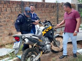 Polícia Militar recupera em terreno baldio, motocicleta furtada em Alta Floresta