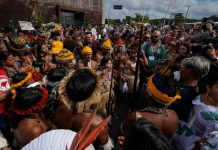Alessandra Munduruku teme retrocessos nos direitos indígenas e alerta para riscos à Constituição