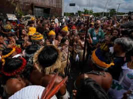 Alessandra Munduruku teme retrocessos nos direitos indígenas e alerta para riscos à Constituição