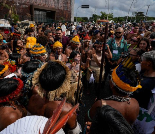 Alessandra Munduruku teme retrocessos nos direitos indígenas e alerta para riscos à Constituição