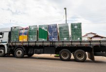 Prefeitura entrega novos pisos modulares para cinco escolas da Rede Municipal de Ensino.